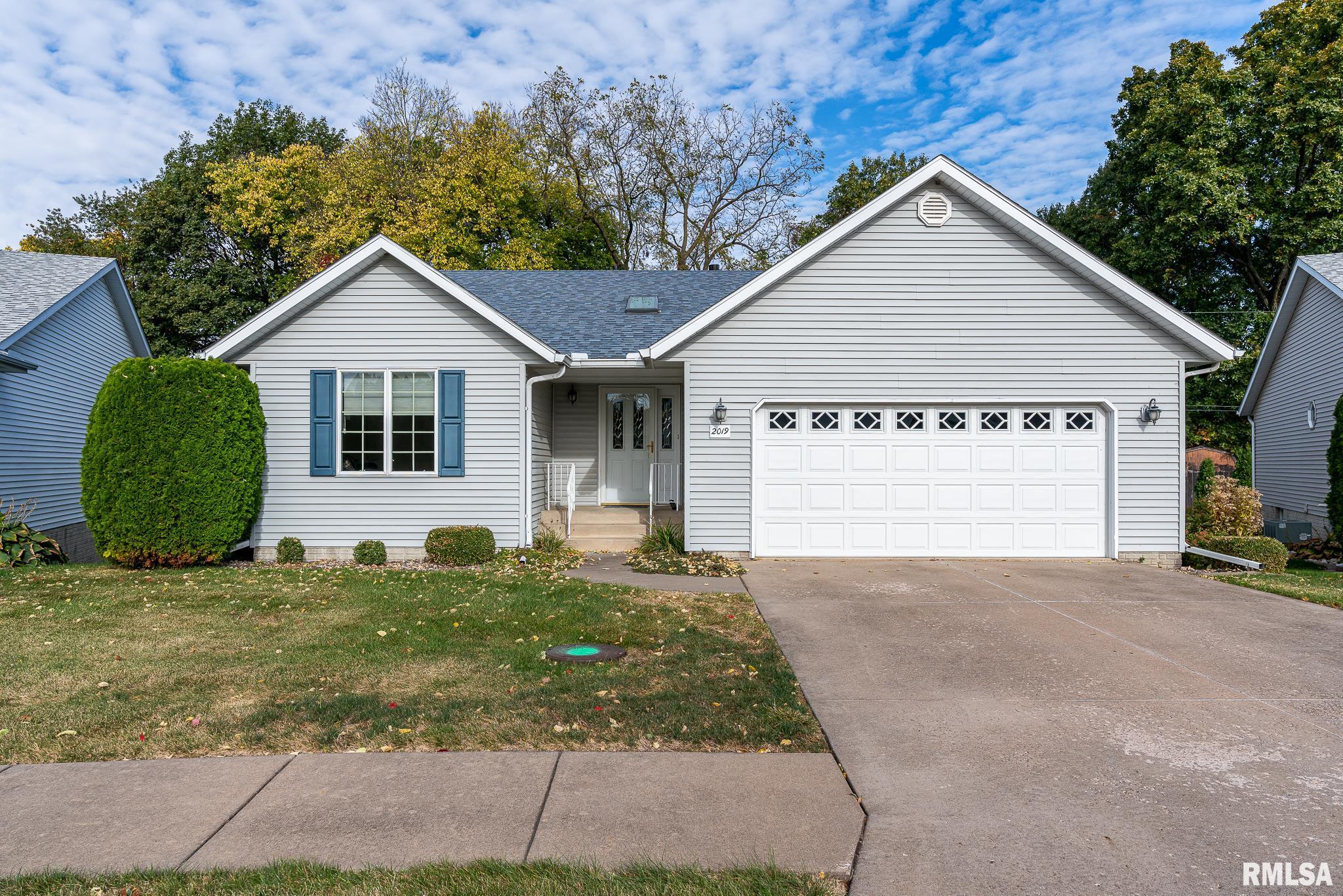 2019 Villa Pines Circle, Carbon Cliff, Illinois image 1