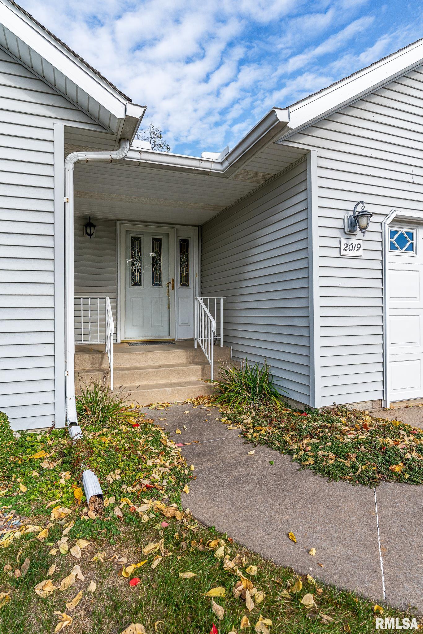 2019 Villa Pines Circle, Carbon Cliff, Illinois image 2