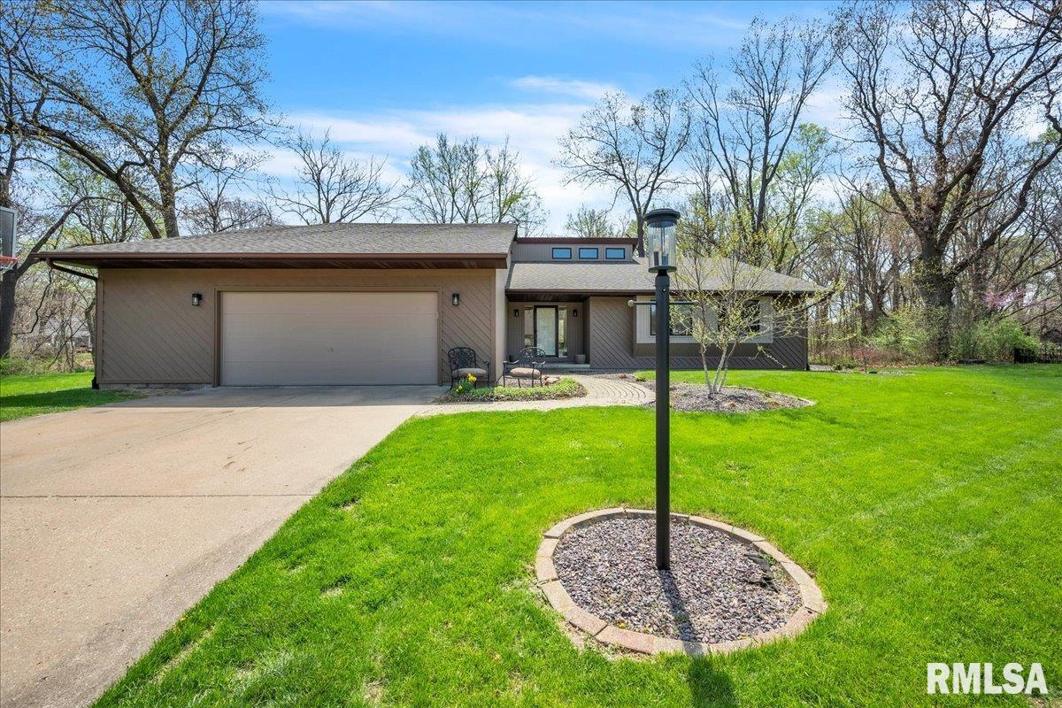 11901 N Windcrest Court, Dunlap, Illinois image 2