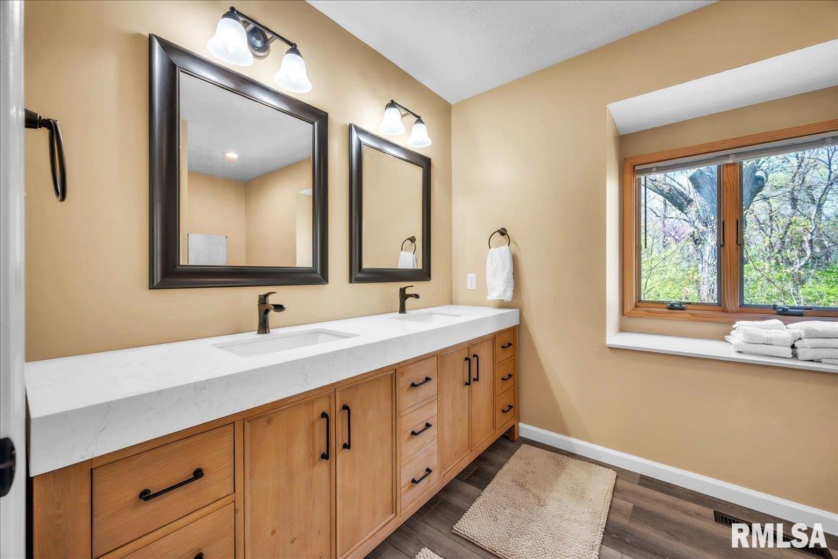 11901 N Windcrest Court, Dunlap, Illinois image 18
