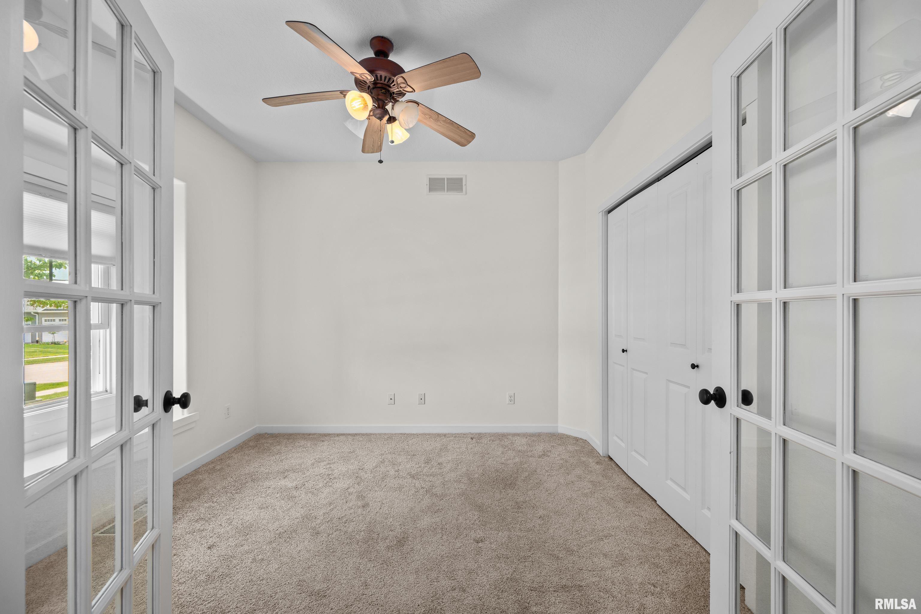 17 Blackstone Way, Le Claire, Iowa image 4