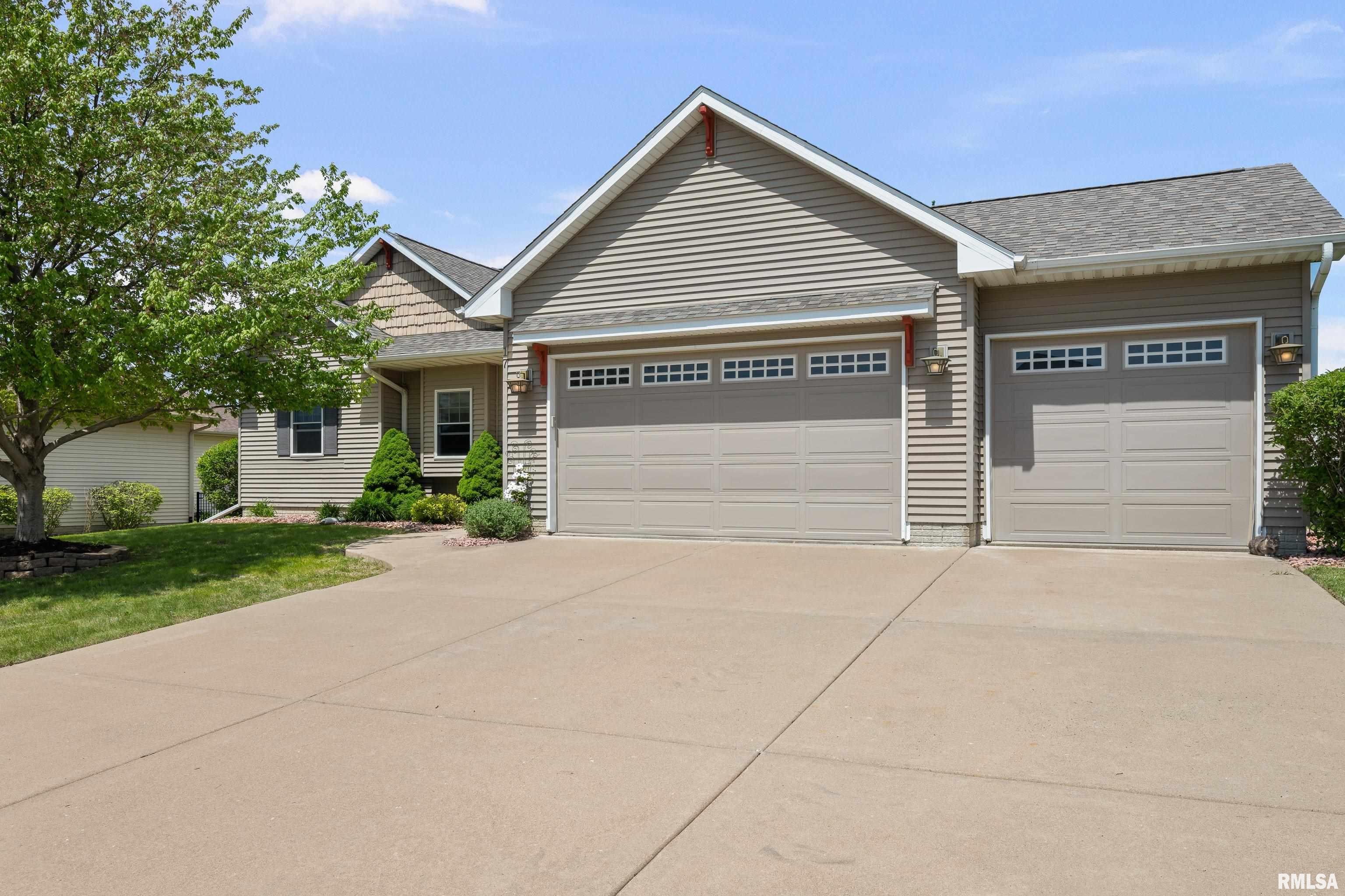 17 Blackstone Way, Le Claire, Iowa image 1