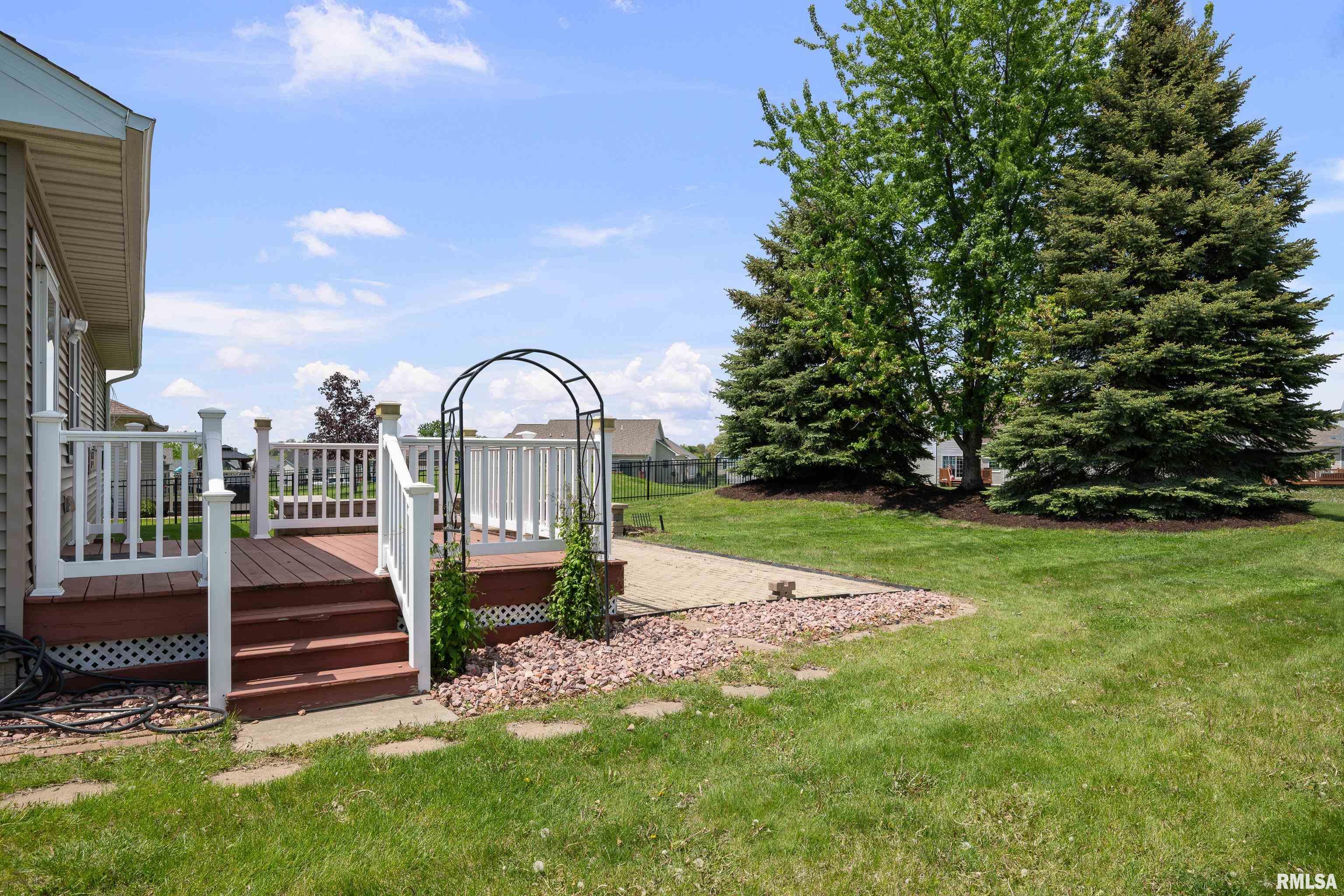 17 Blackstone Way, Le Claire, Iowa image 25