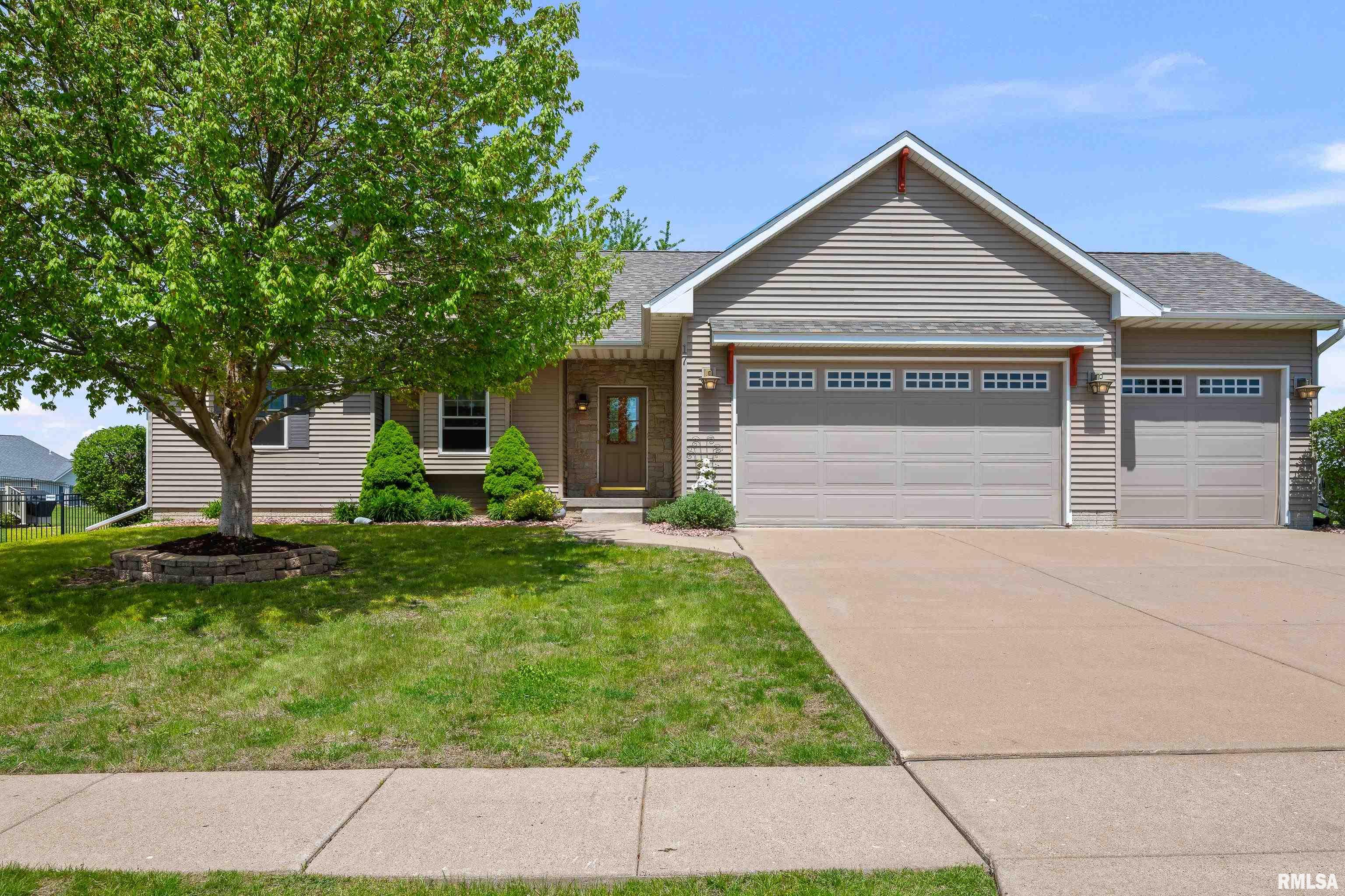 17 Blackstone Way, Le Claire, Iowa image 2