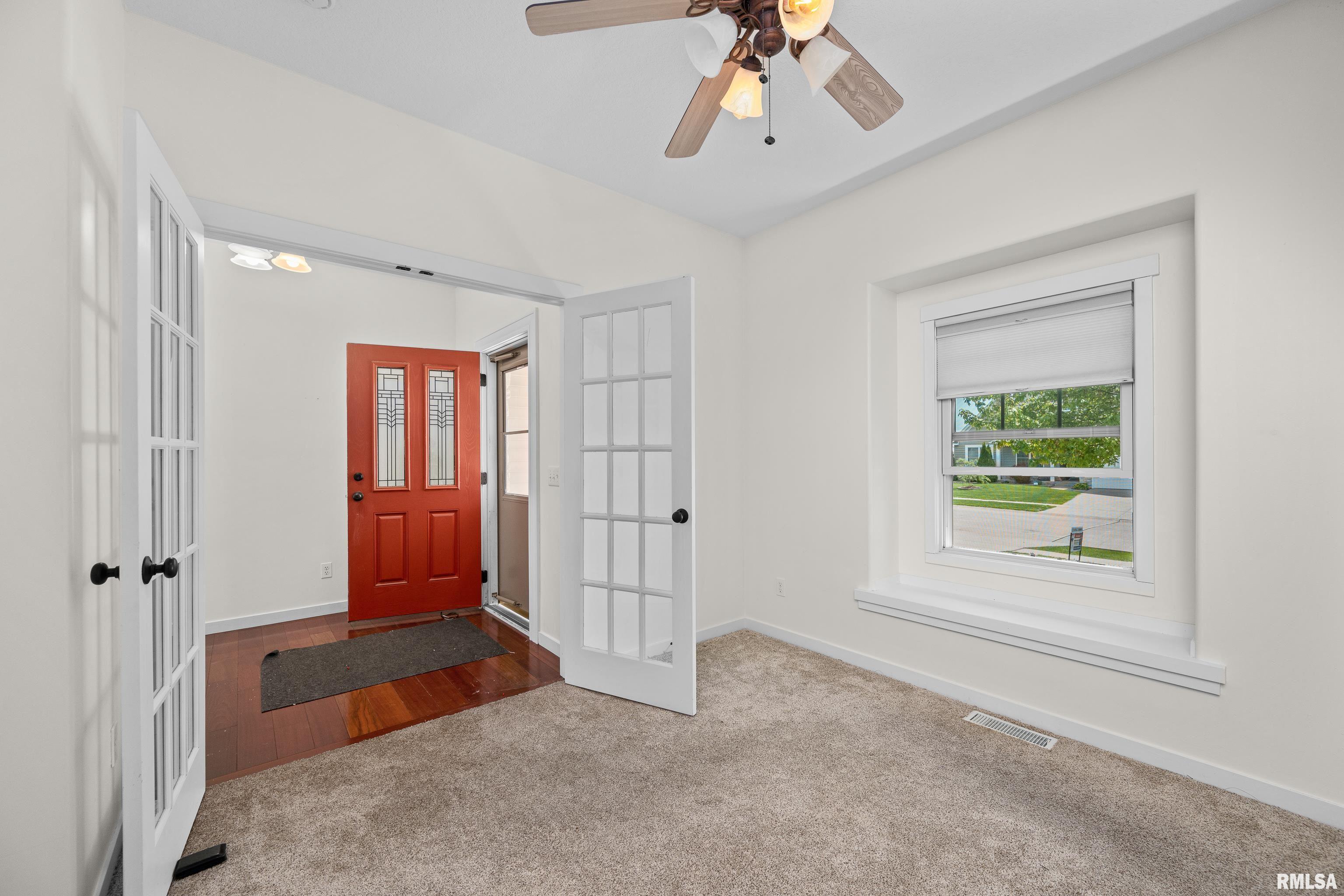17 Blackstone Way, Le Claire, Iowa image 5