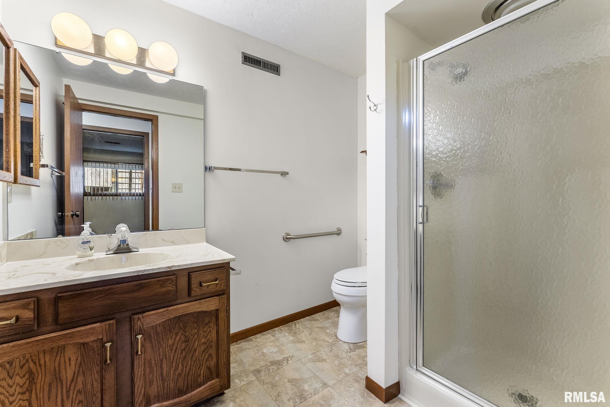 711 51st Avenue, East Moline, Illinois image 17