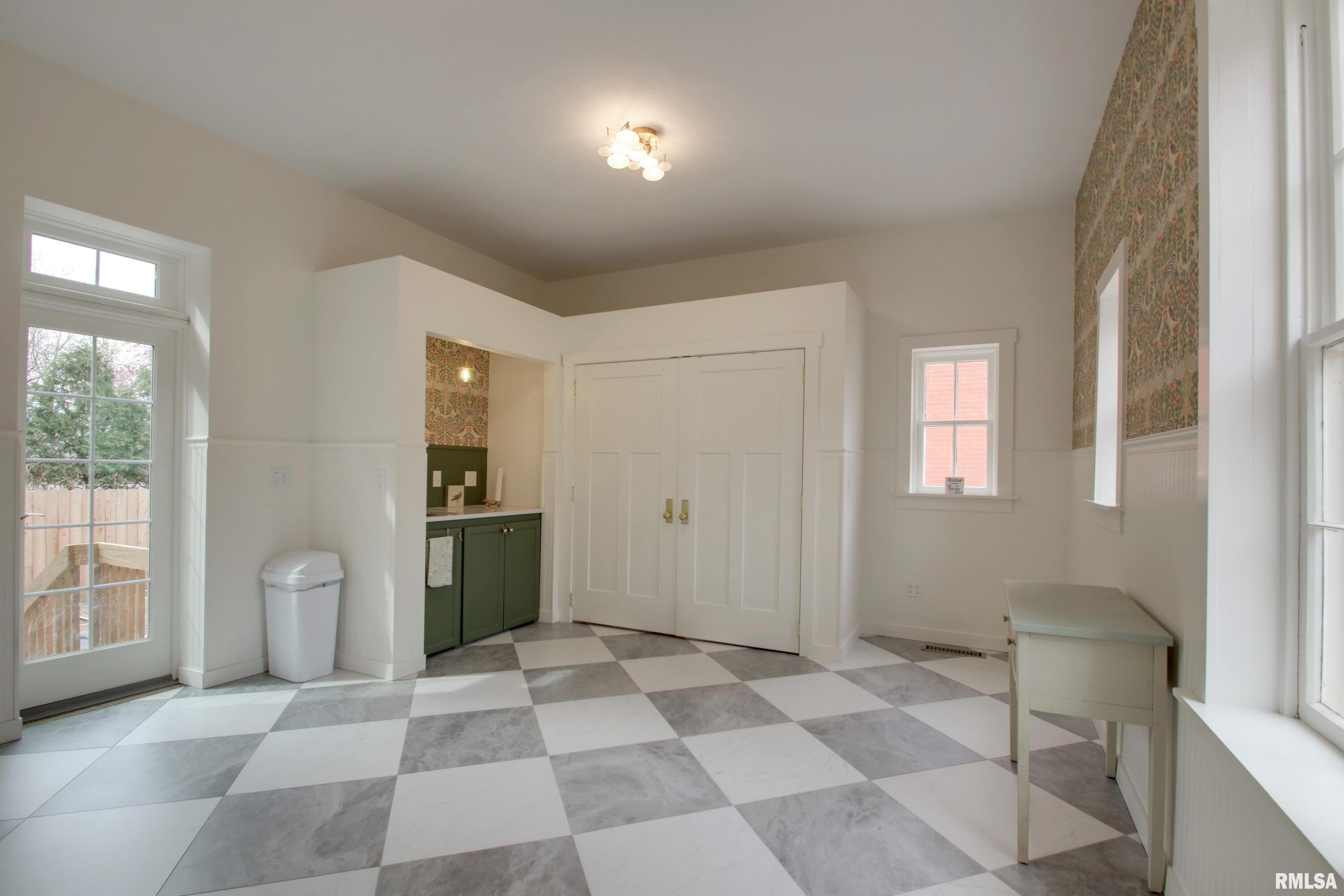 1477 Maine Street, Quincy, Illinois image 11