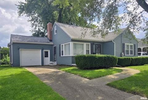 Homes For Sale - 1710 Crescent Drive<br/> Pekin, IL 61554