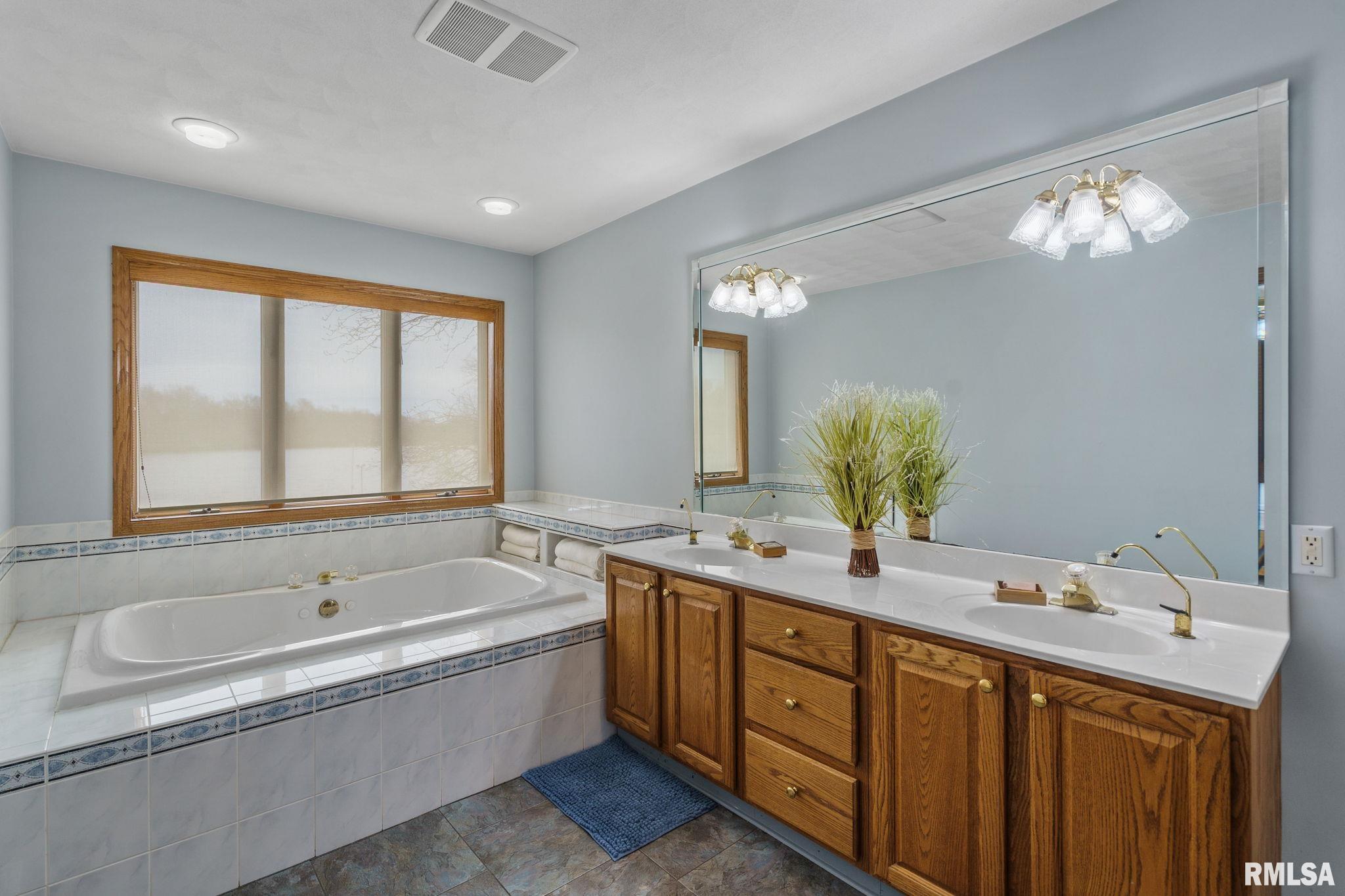 2626 250th Street, De Witt, Iowa image 32