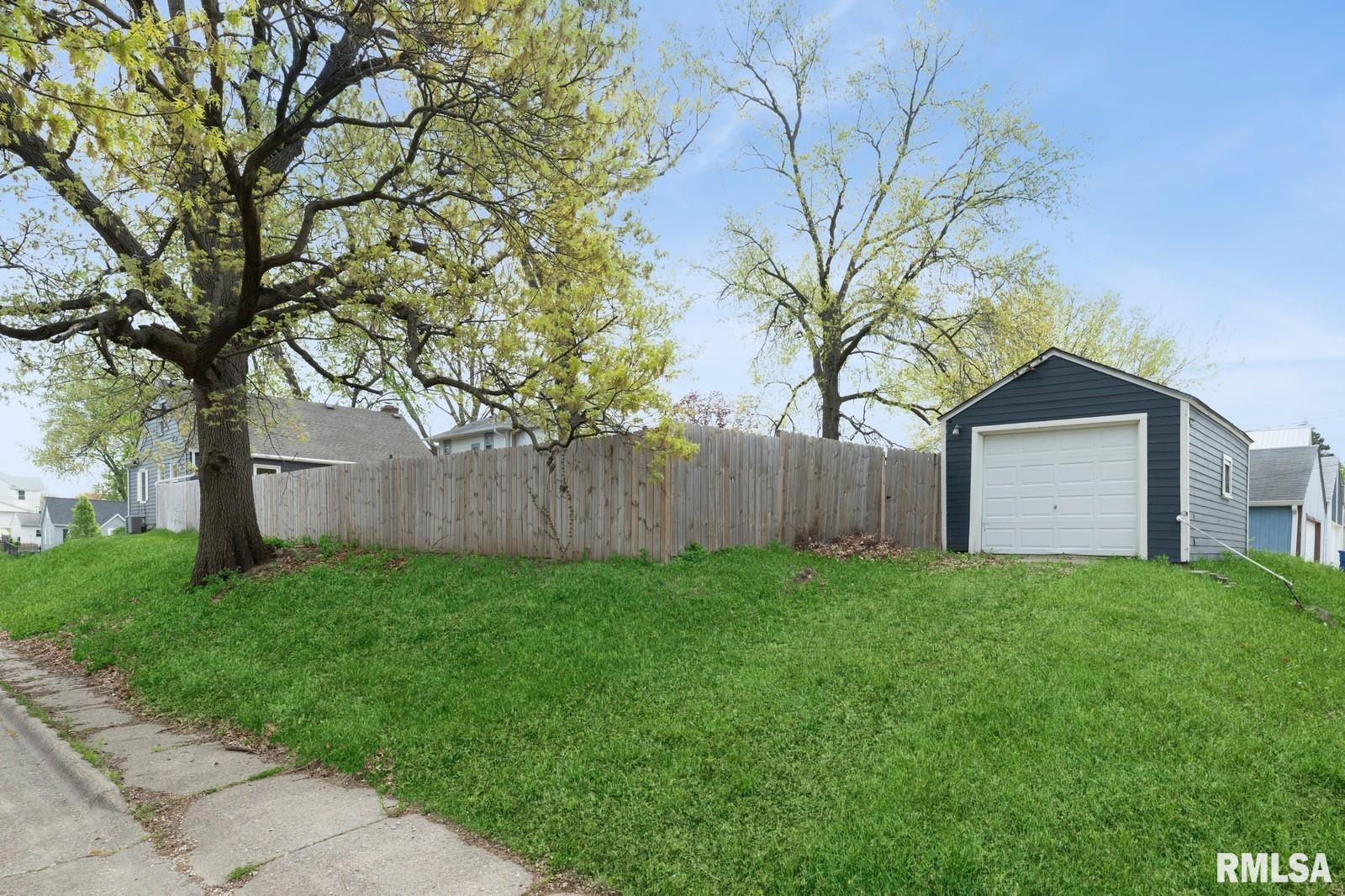 2036 Warren Street, Davenport, Iowa image 24
