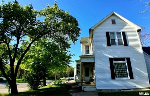Photo of 301 CHERRY Street, Quincy, IL 62301 (MLS # CA1043402)