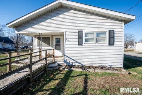 Homes For Sale - 803 S Cockrum Street<br/> Sesser, IL 62884