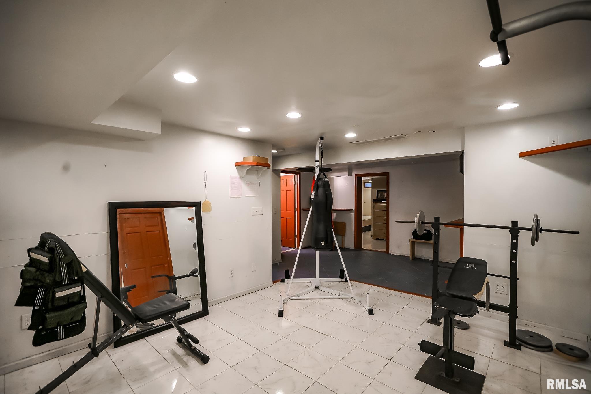 311 W Armstrong Avenue, Peoria, Illinois image 37