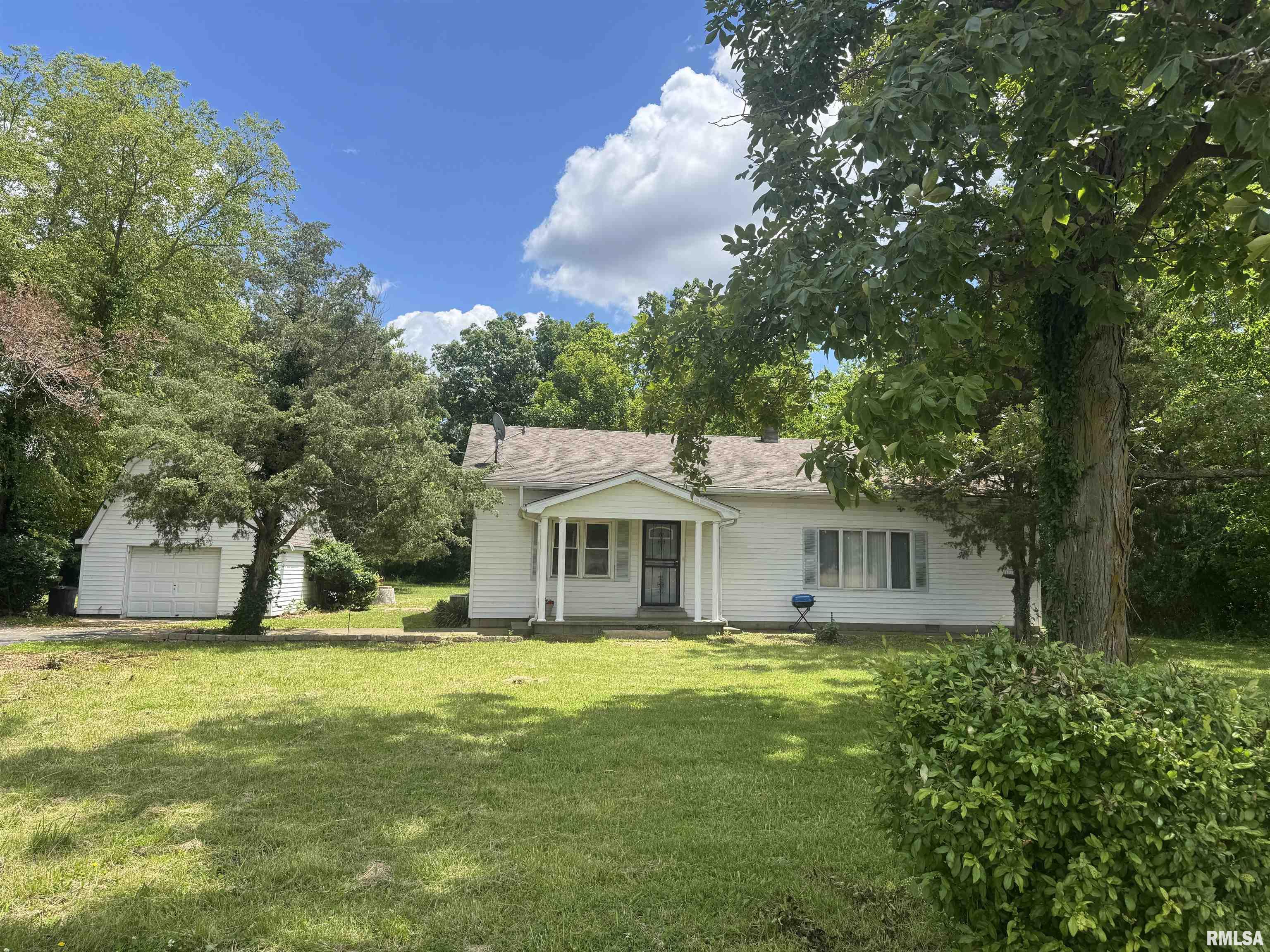 10122 Lincoln Road, Benton, Illinois image 1