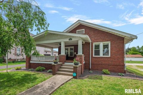 Homes For Sale - 1145 S Clay Avenue<br/> Morgan County, Jacksonville, IL 62650
