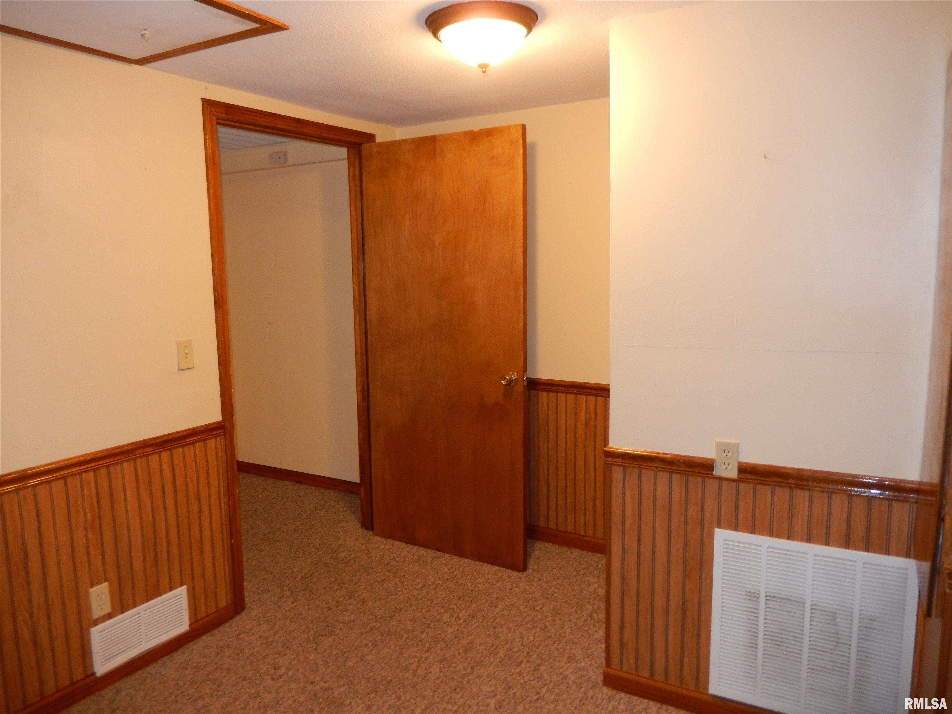 320 N Mechanic Street, Macomb, Illinois image 28