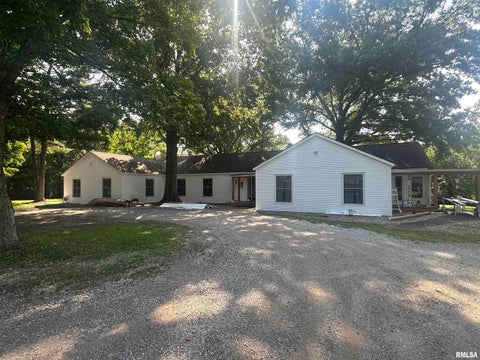Homes For Sale - 2700 Lincoln Trail<br/> Christian County, Taylorville, IL 62568