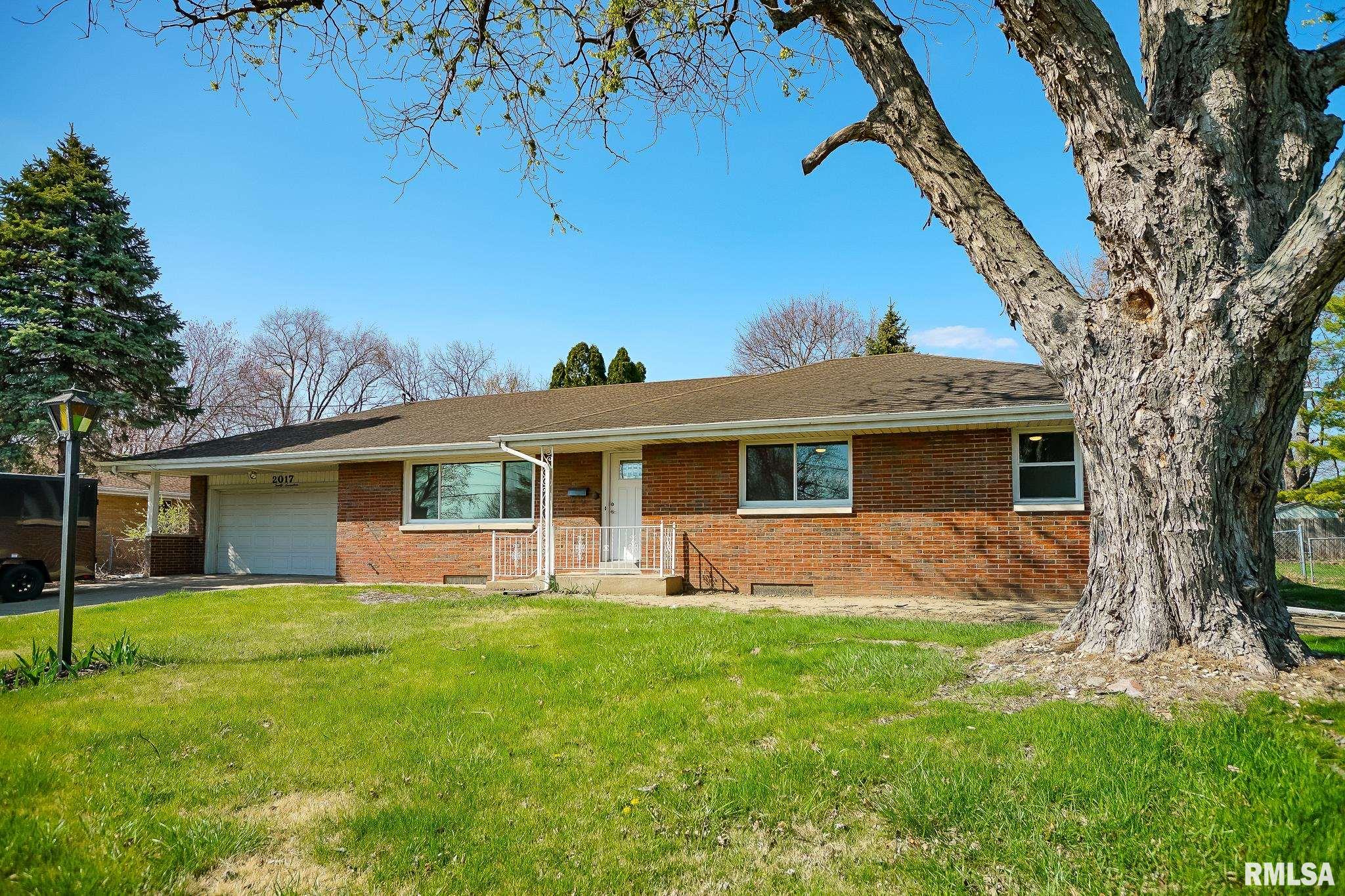 2017 W Westbrook Drive, Peoria, Illinois image 2