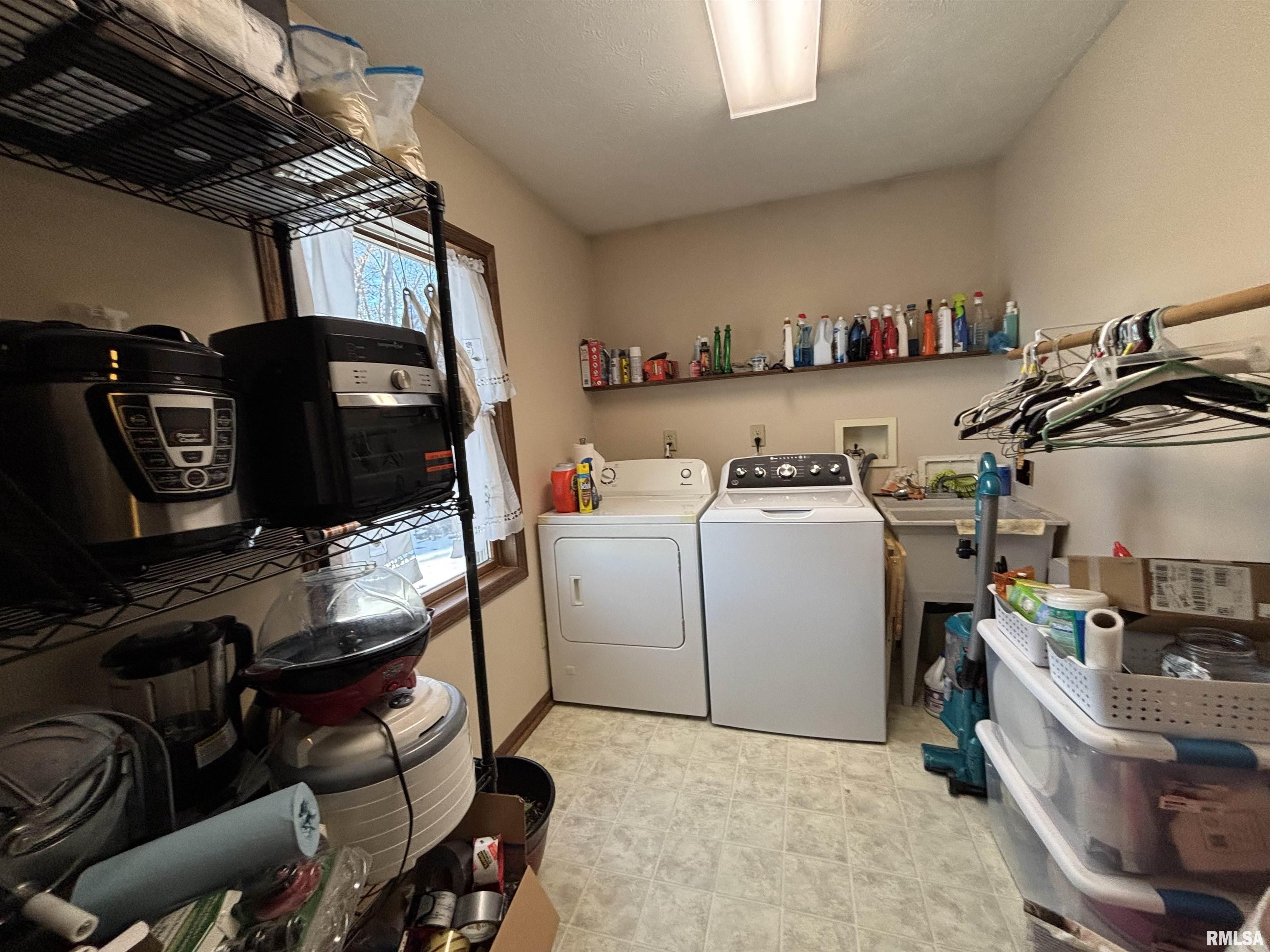 8956 Strawberry Lane, Dawson, Illinois image 35