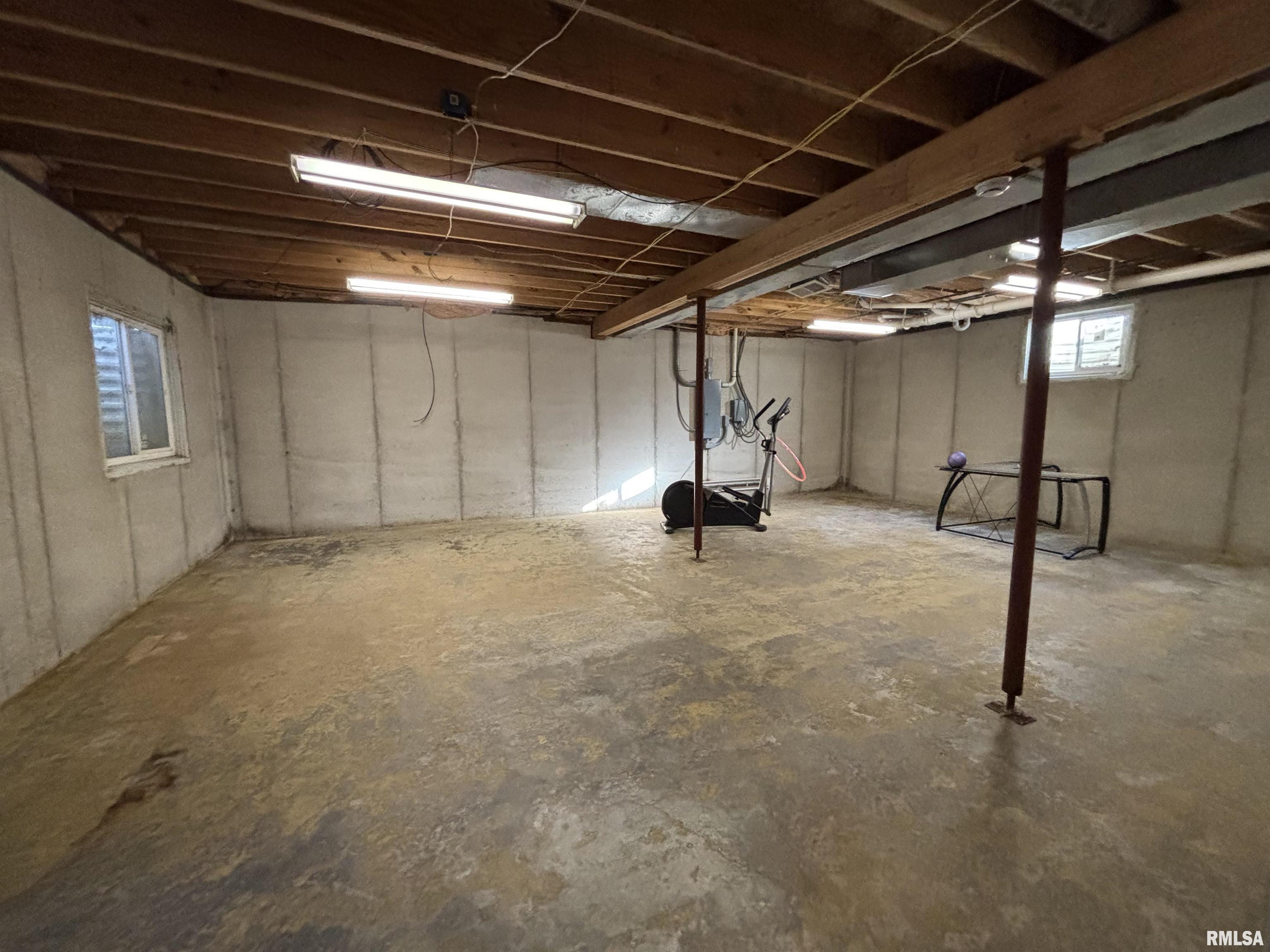8956 Strawberry Lane, Dawson, Illinois image 36