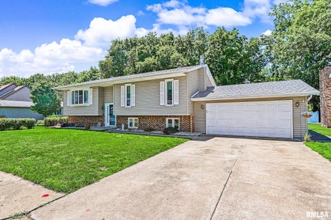 Homes For Sale - 1201 Hawthorne Avenue<br/> Pekin, IL 61554