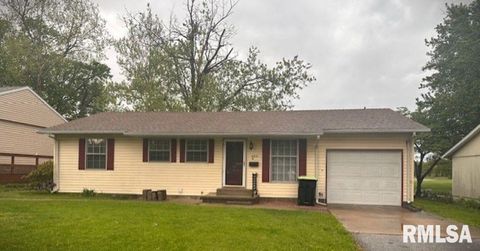 Photo of 604 GLADSTONE Road, Jacksonville, IL 62650 (MLS # CA1043280)