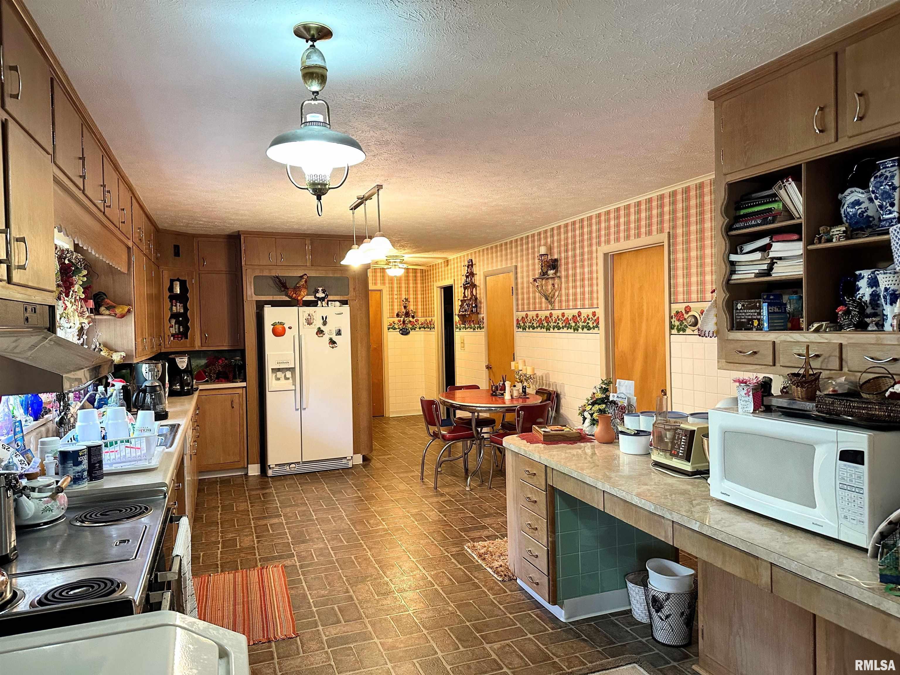 1011 W Goodall Street, Marion, Illinois image 10