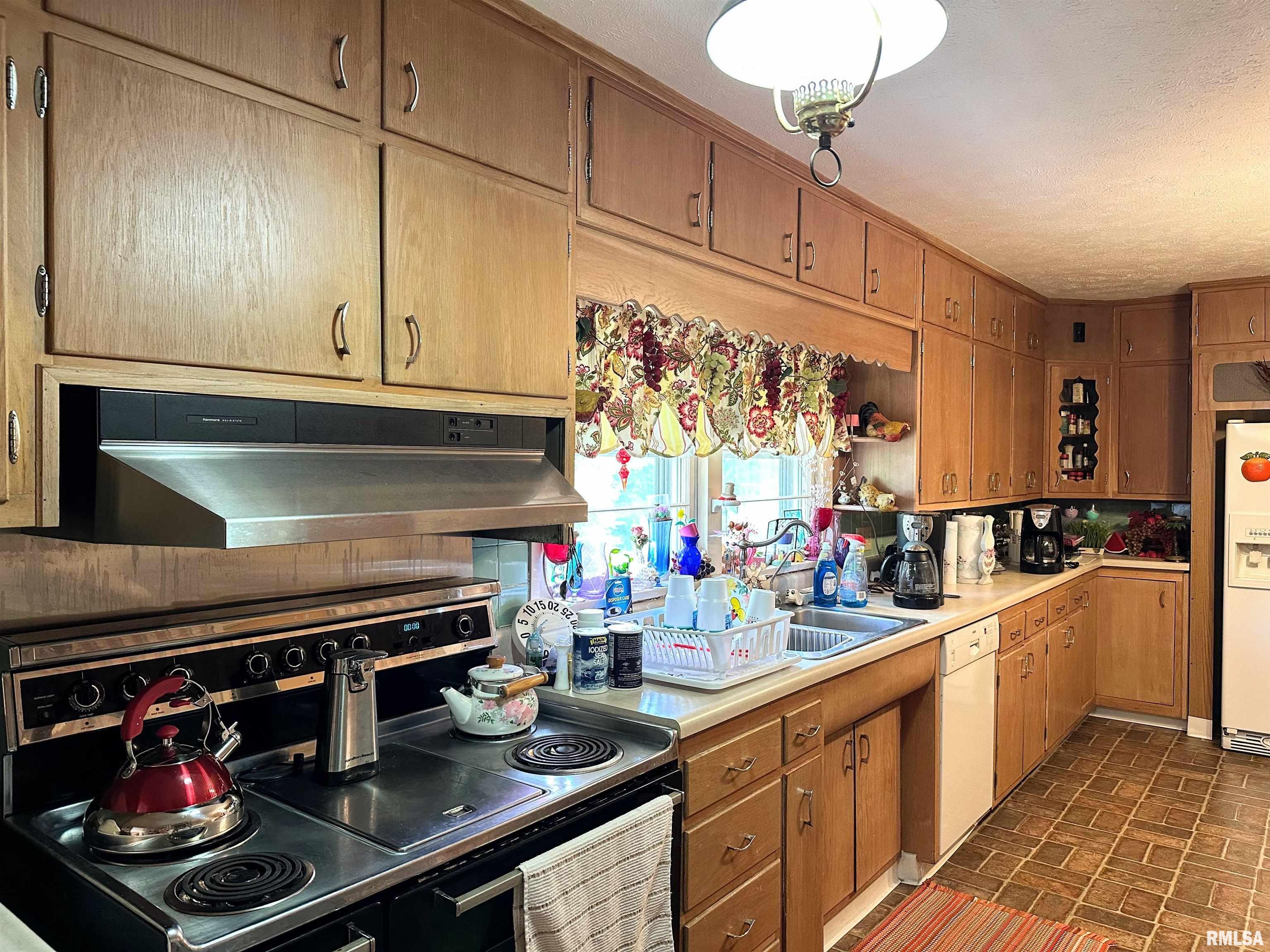 1011 W Goodall Street, Marion, Illinois image 11