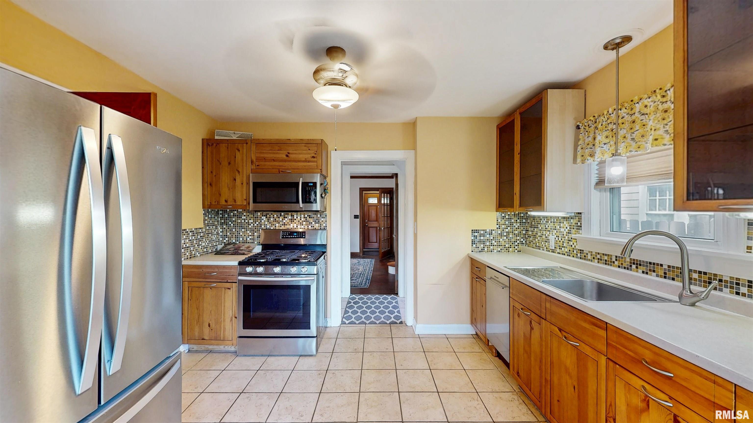 2117 Harrison Street, Davenport, Iowa image 11
