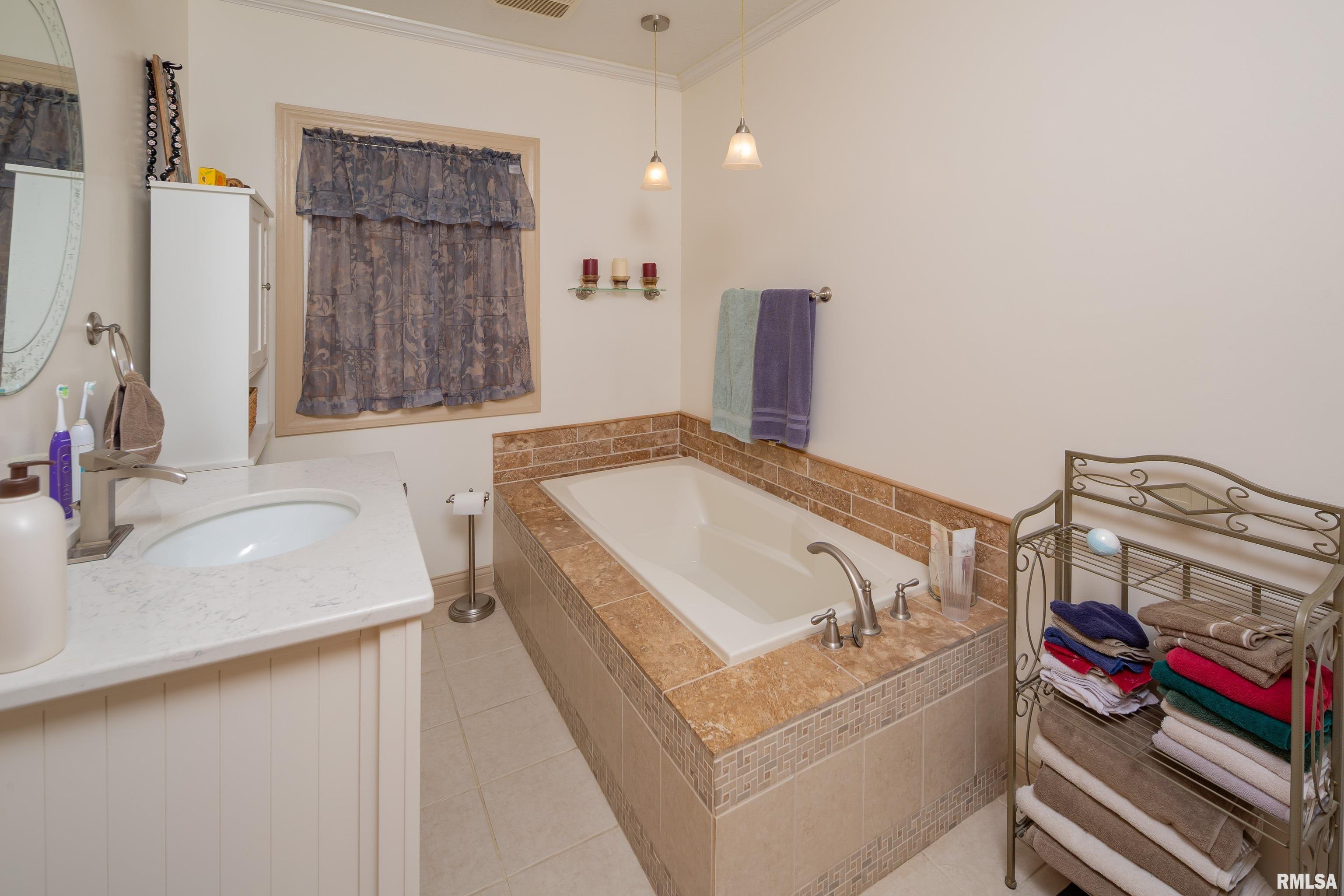 5003 48th Street, Moline, Illinois image 31