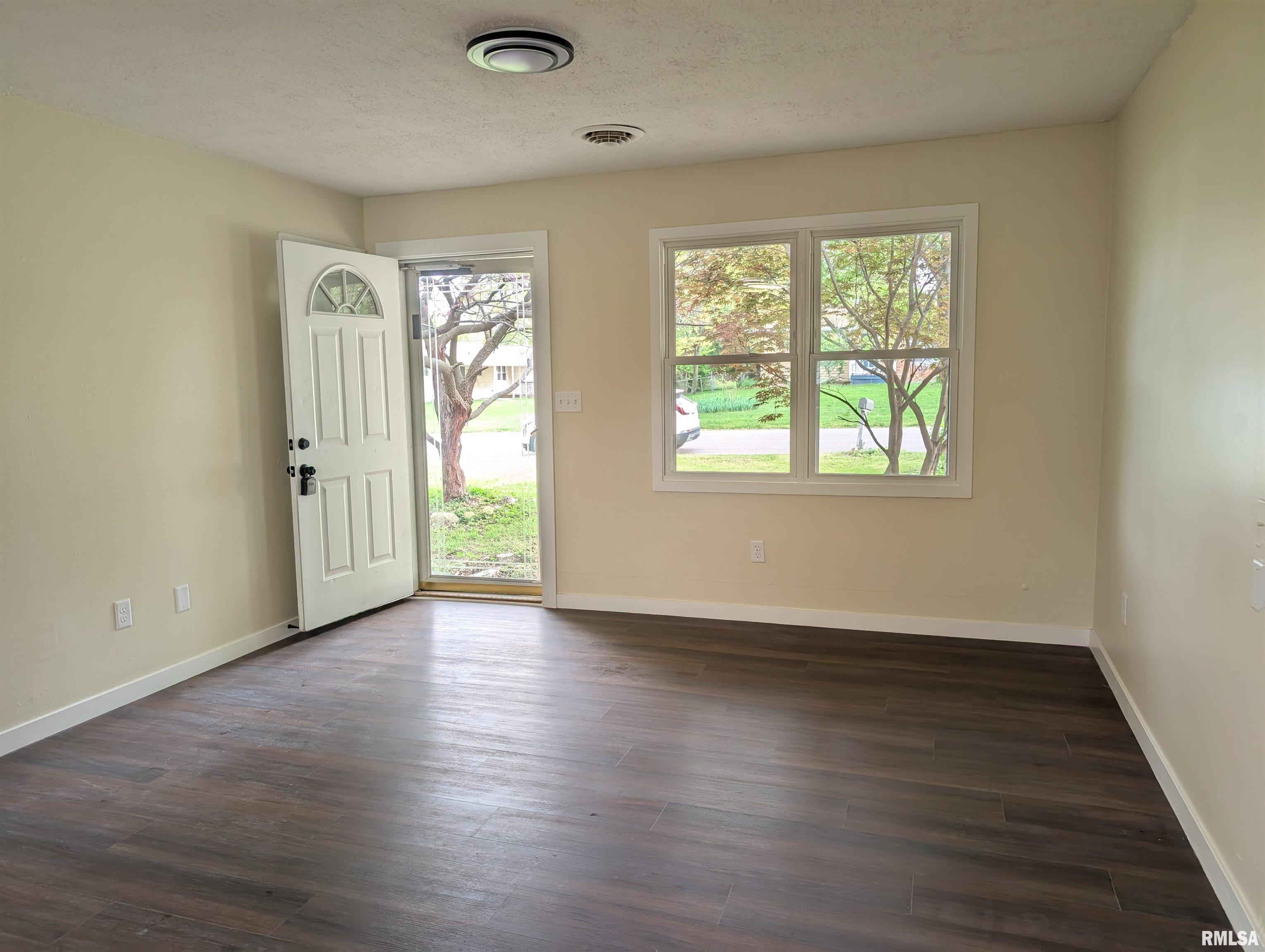 205 James Parkway, Washington, Illinois image 4
