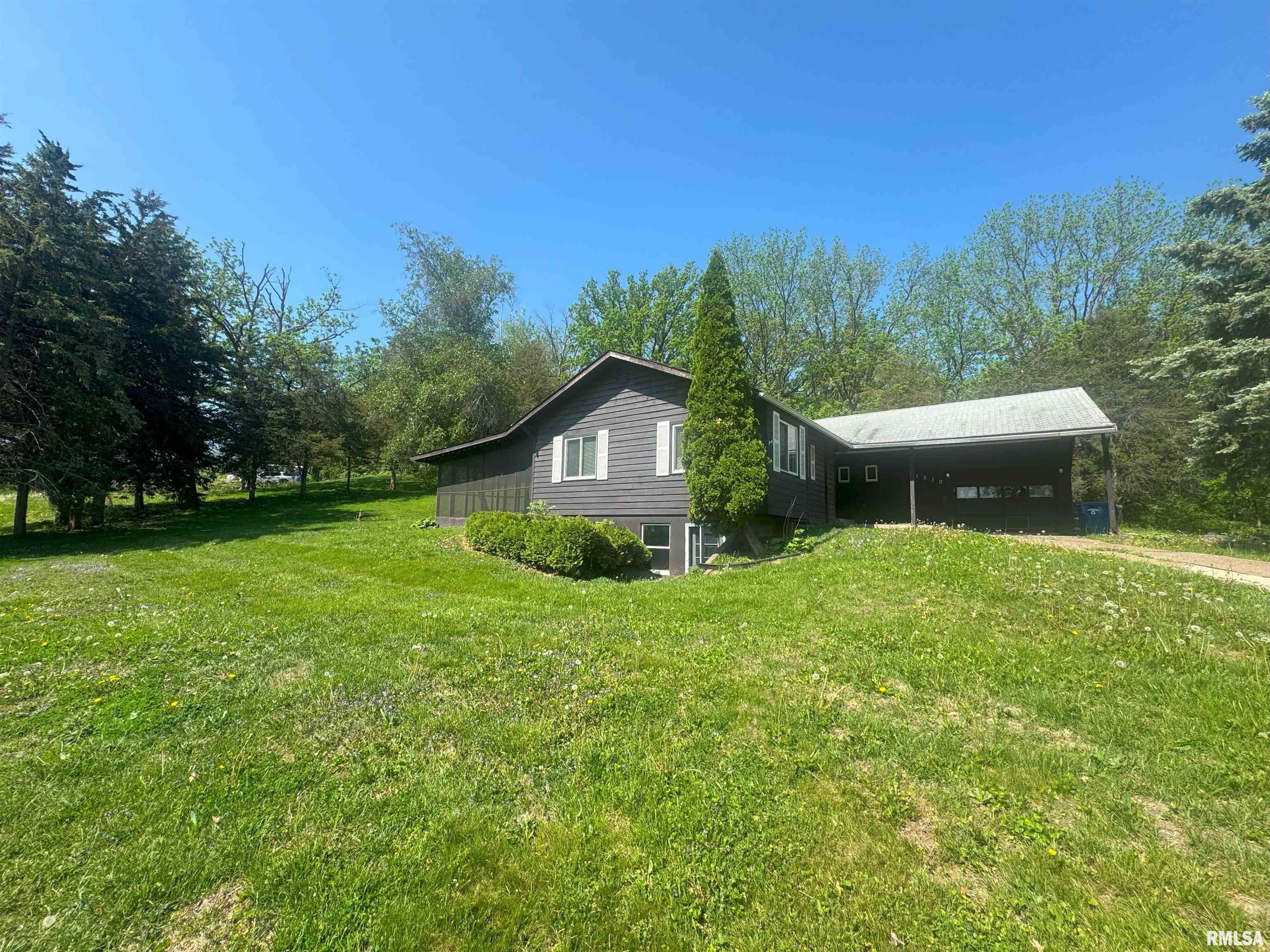 1510 Lazy Lane, Clinton, Iowa image 9