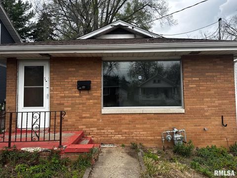 Photo of 1131 W NOWLAND Avenue, Peoria, IL 61604 (MLS # PA1265620)