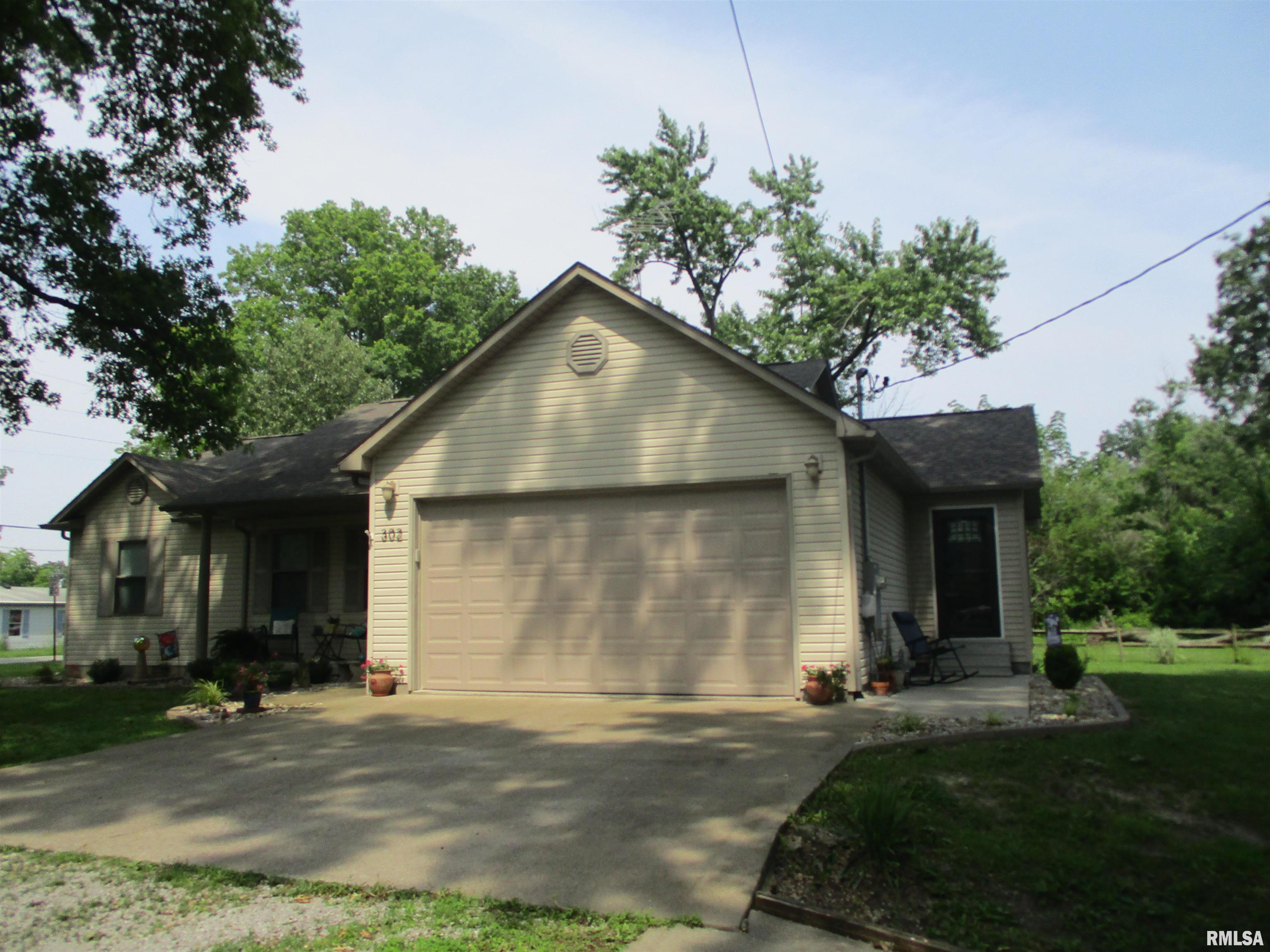 302 Elizabeth Street, Benton, Illinois image 5