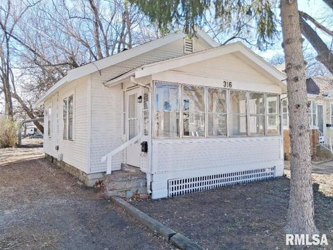 Homes For Sale - 316 E Melbourne Avenue<br/> Peoria, IL 61603