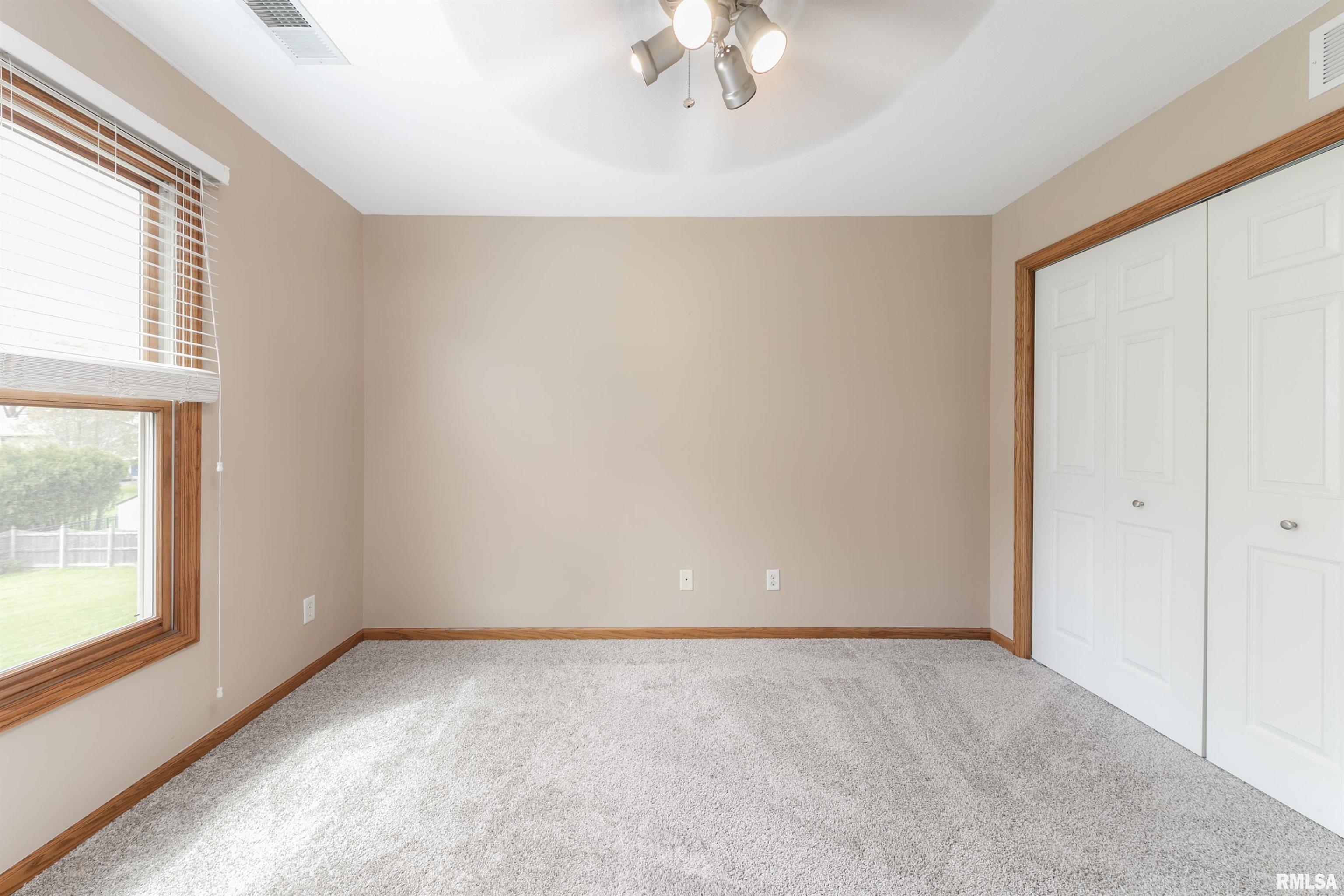 3212 Hunter Lane, Eldridge, Iowa image 23