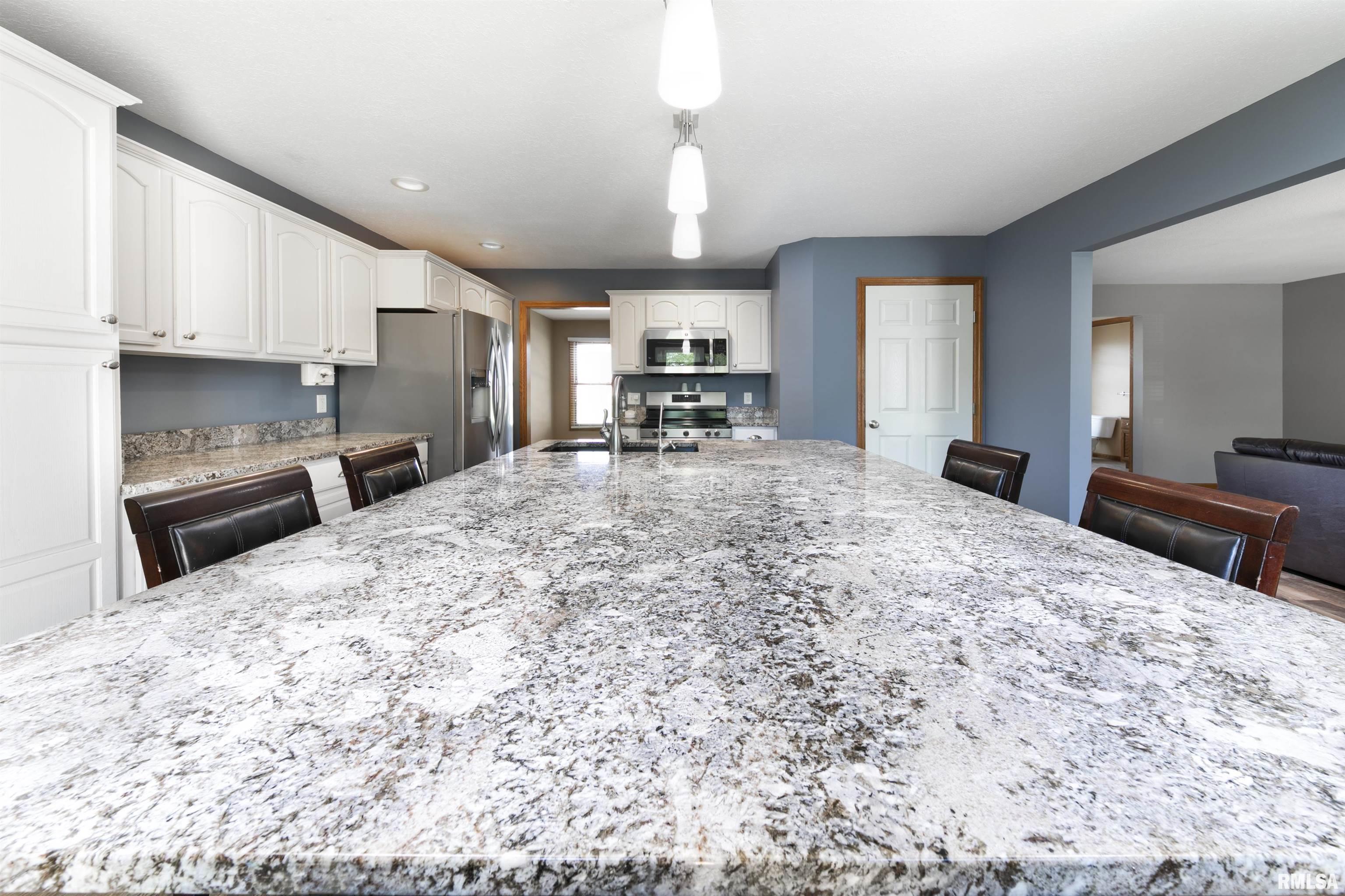 3212 Hunter Lane, Eldridge, Iowa image 6