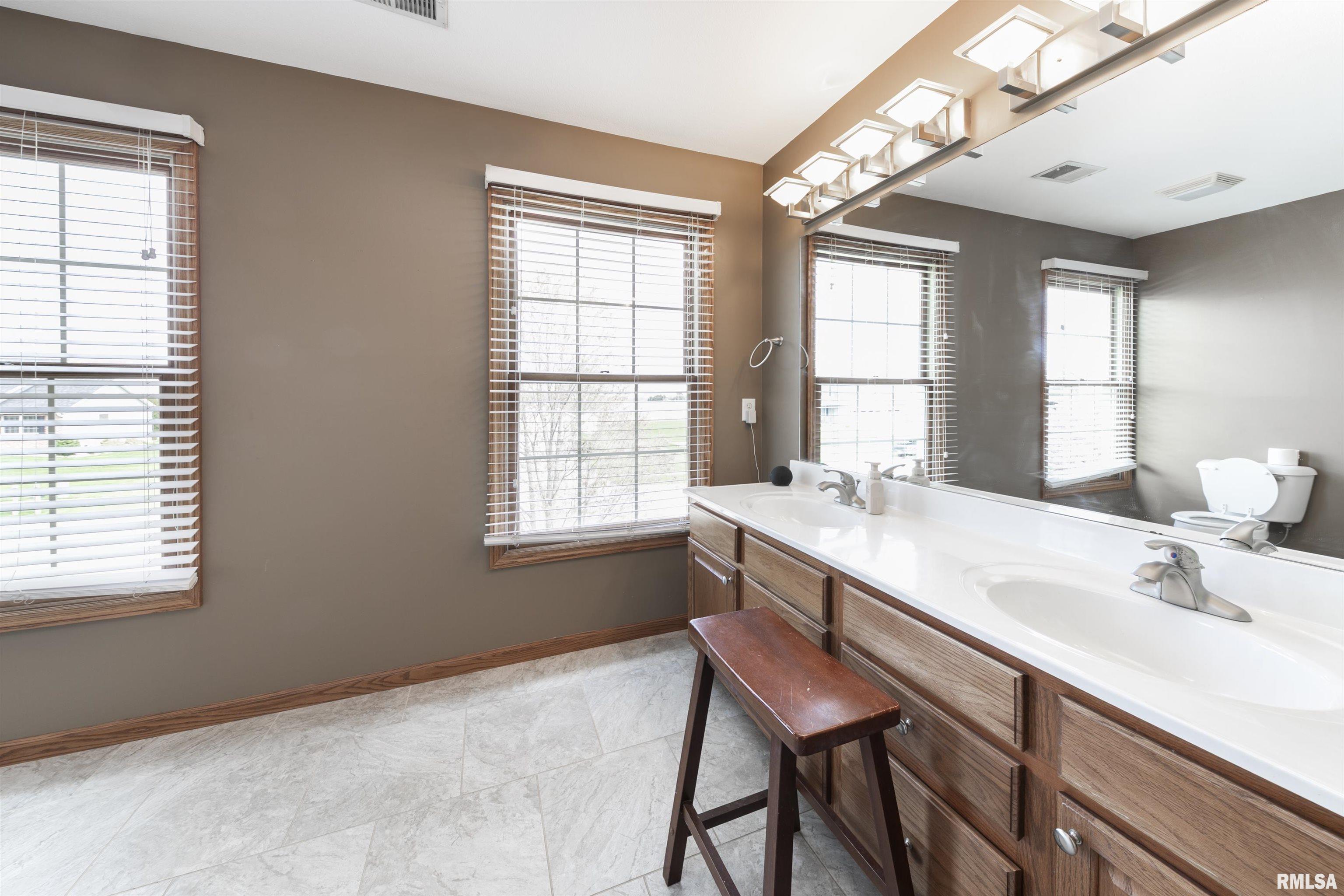 3212 Hunter Lane, Eldridge, Iowa image 18