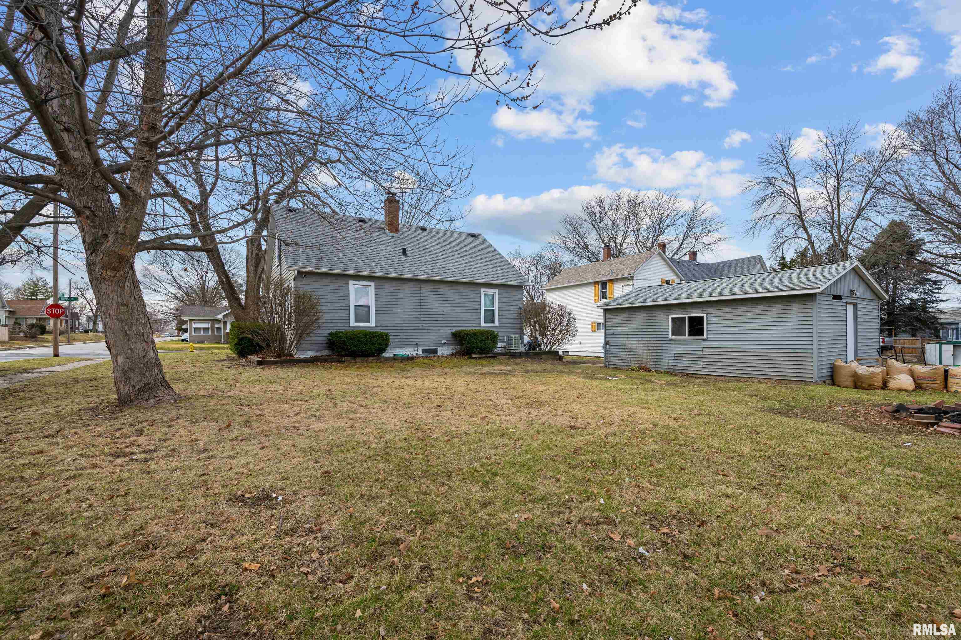2103 N Division Street, Davenport, Iowa image 27