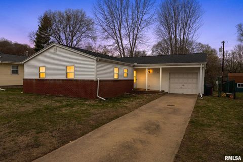 Homes For Sale - 1807 E Saint Jude Court<br/> Peoria Heights, IL 61616