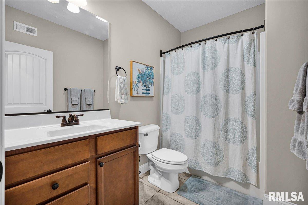 1210 Norma Drive, Bloomington, Illinois image 38