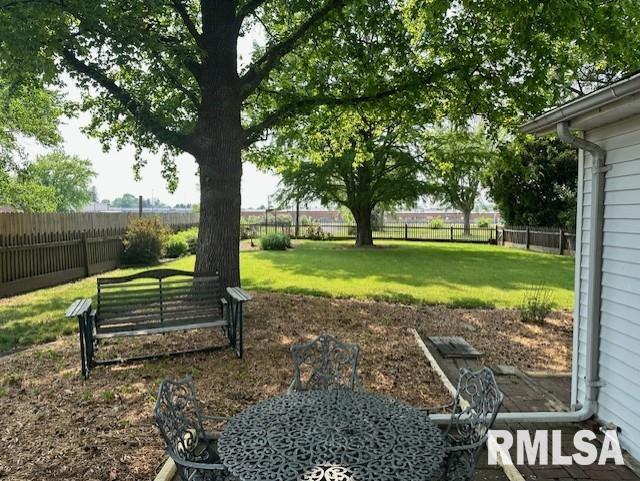 918 S Diamond Street, Jacksonville, Illinois image 32