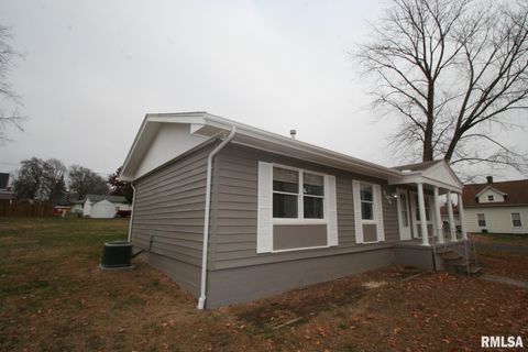 Homes For Sale - 306 E Madison Street<br/> Mackinaw, IL 61755