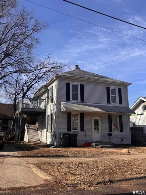 Homes For Sale - 103 N 10th Street<br/> Tazewell County, Pekin, IL 61554