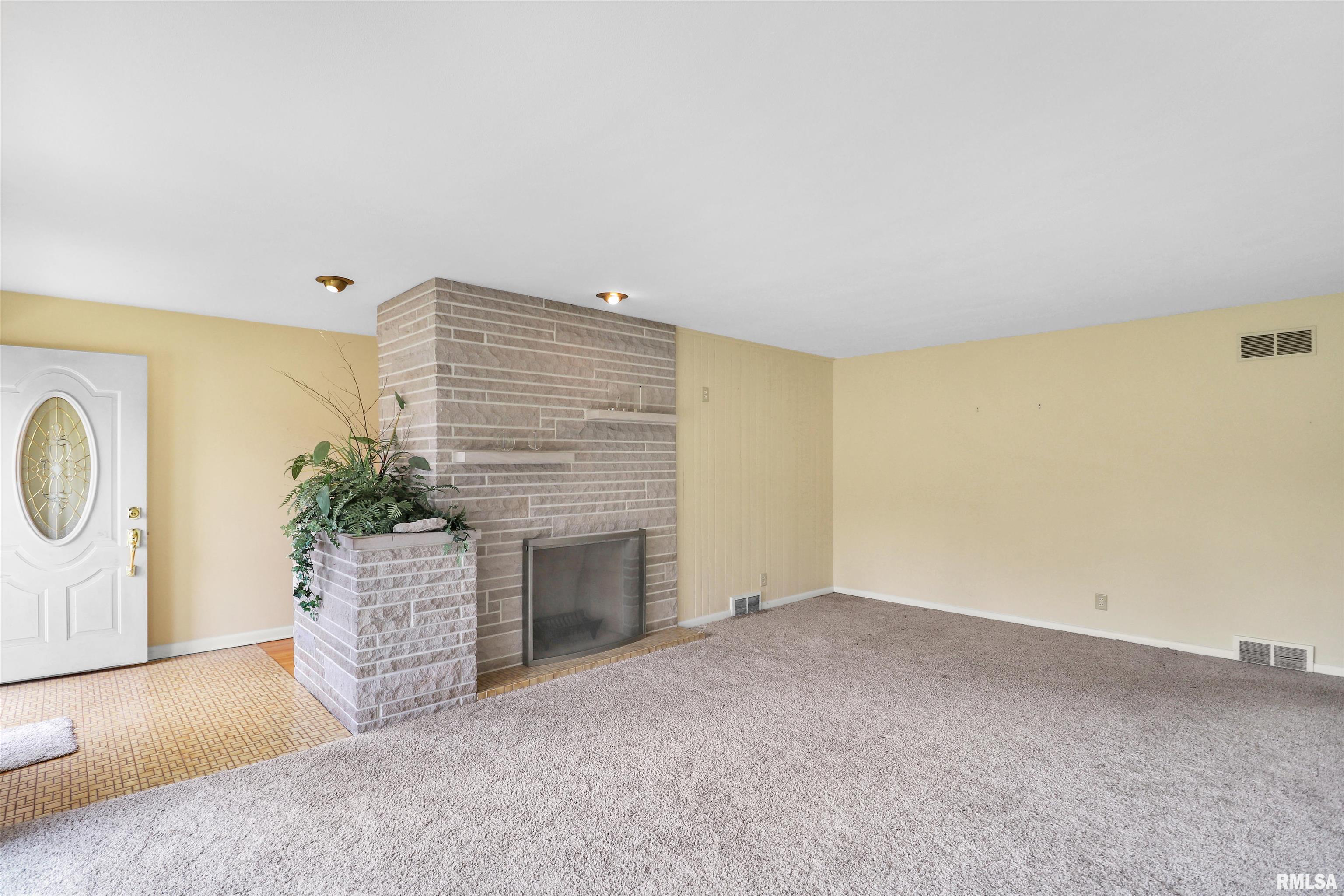 5307 N Sherbrook Lane, Peoria, Illinois image 4