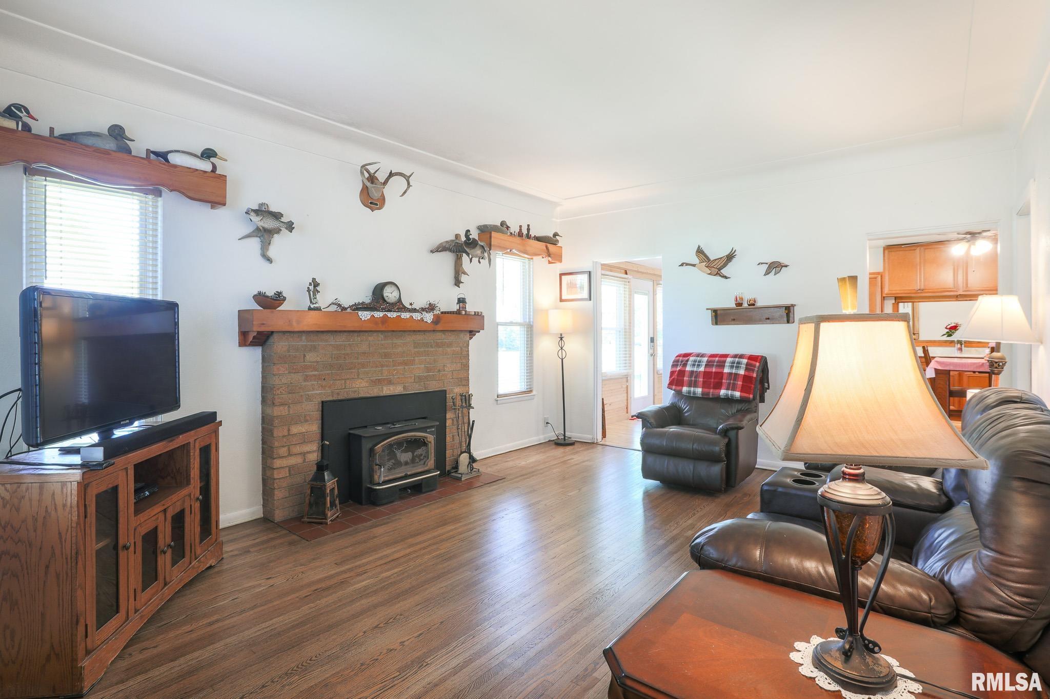 113 W Essex Street, Glasford, Illinois image 2