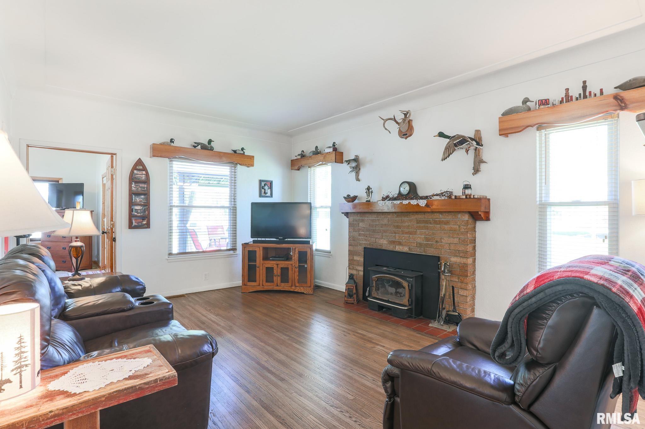 113 W Essex Street, Glasford, Illinois image 3