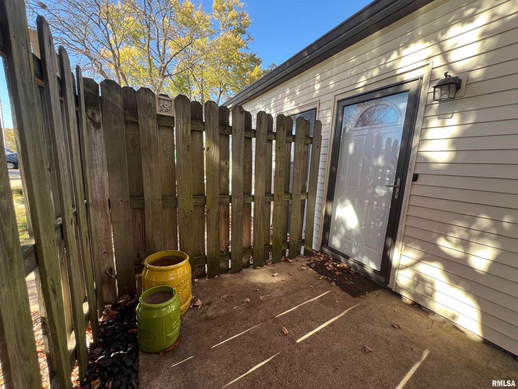 Photo of 3107 W WILLOW KNOLLS Road #13A, Peoria, IL 61614 (MLS # PA1262090)