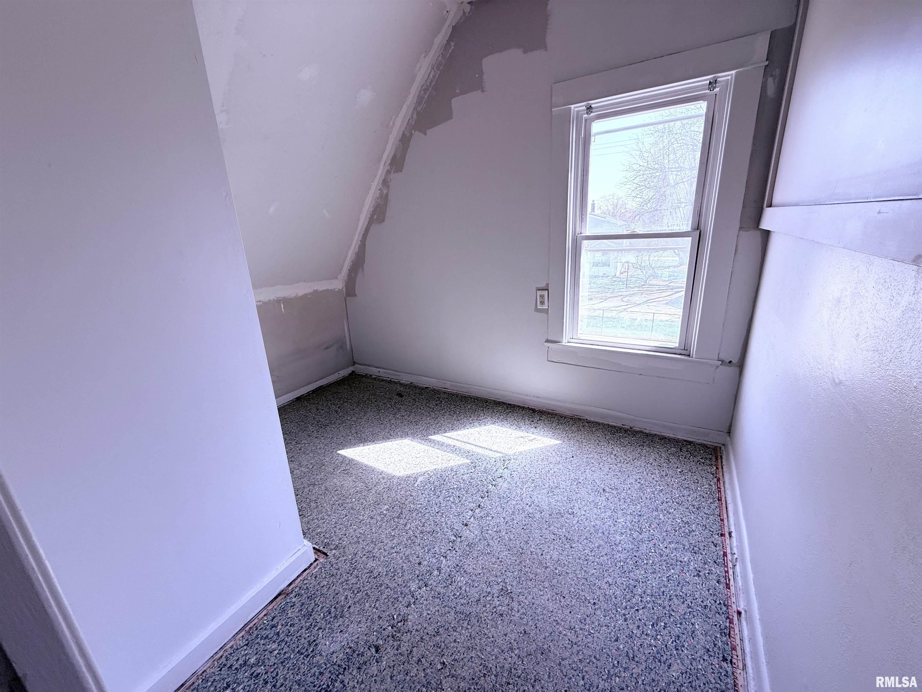 2410 18th Avenue, Moline, Illinois image 7