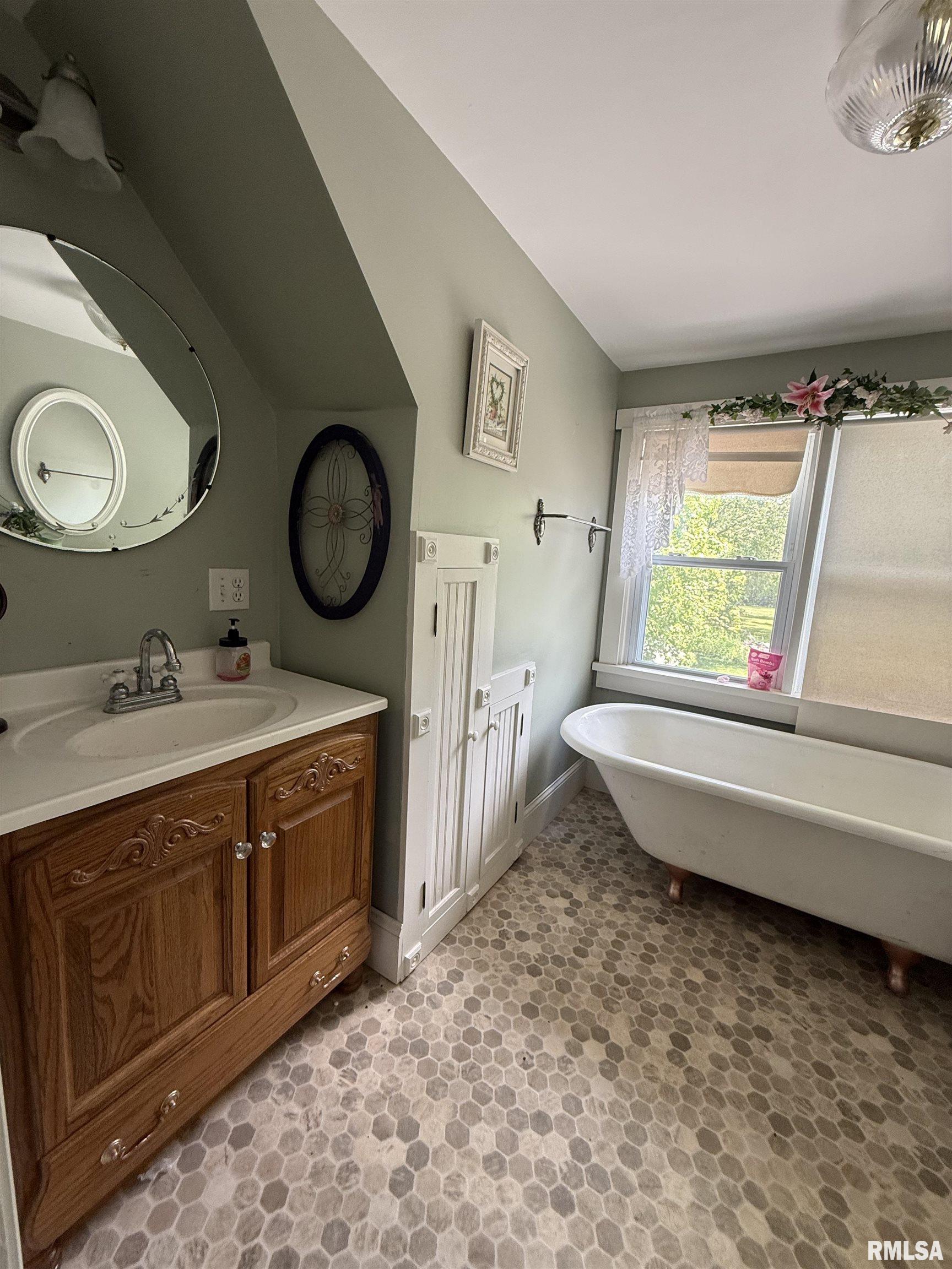 111 N Broadway Street, Lewistown, Illinois image 38